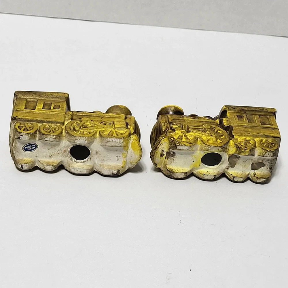 Vintage Train Engine Salt and Pepper Shakers Gold Ceramic Locomotive Made Japan*